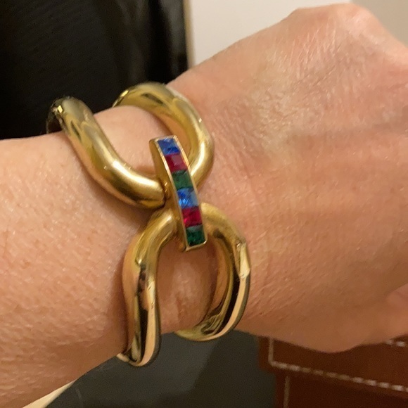 Jewelry - Vintage gold tone snap hinged bangle with colored crystal stones
